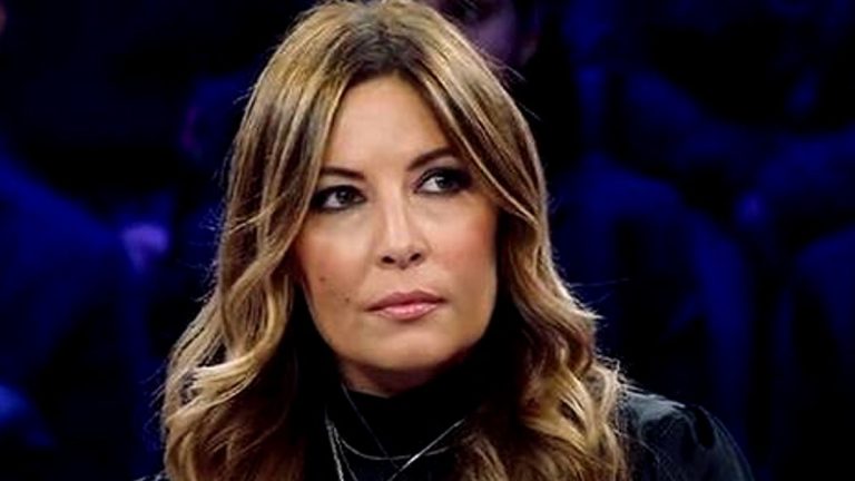 Selvaggia Lucarelli, il triste annuncio sui social: “Spesso ospite in Tv, non ce l’ha fatta”