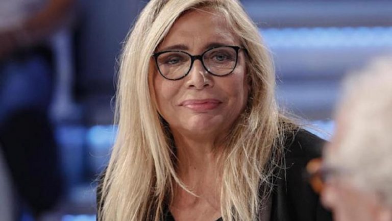 Mara Venier, il triste annuncio di in diretta Tv: “Lui non c’è in studio”. Lutto a Domenica In