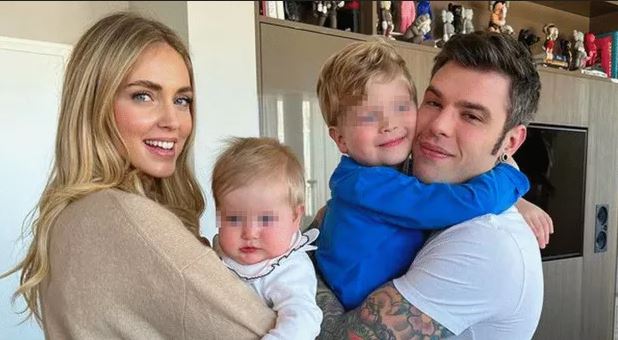 Fedez, Chiara Ferragni svela: «Sarà presto a casa». Gli auguri social per il compleanno di Vittoria