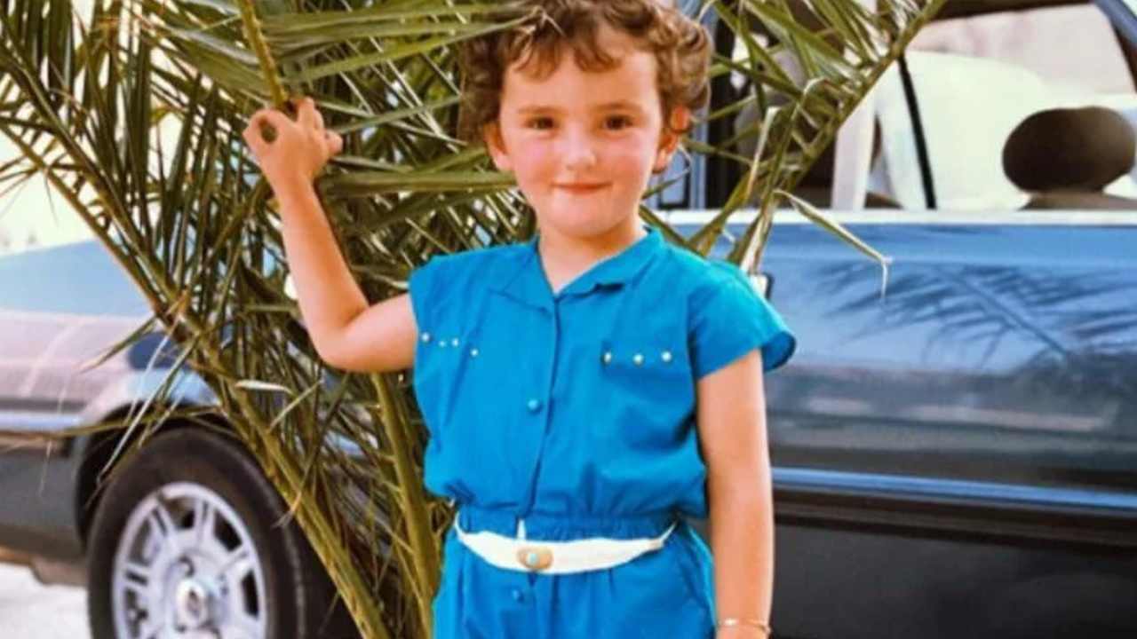 Riconoscete questa bimba? Oggi è una star della musica nostrana: ecco chi è