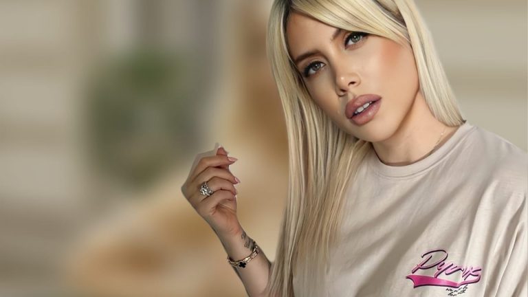 ‘Impossibile coprirsi’ Wanda Nara: le spalline cedono e fuoriesce tutto | FOTO