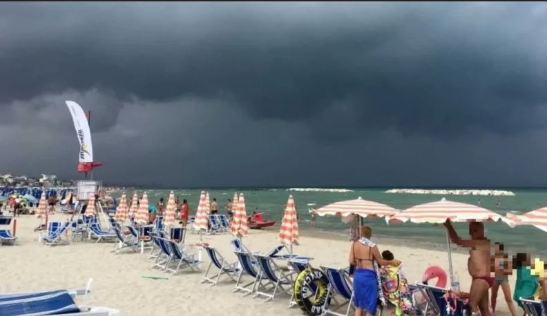 Disastro Meteo: Ad Agosto pioverà a dirotto, ecco in quali settimane. Vacanze rovinate per molti