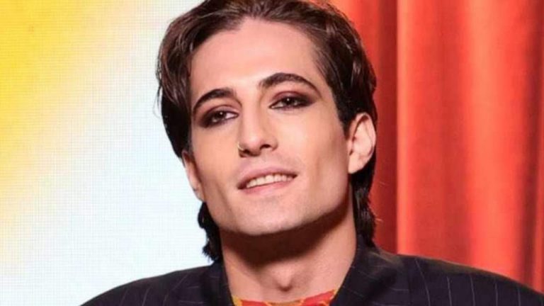 Damiano dei Maneskin irriconoscibile: ecco come si è presentato sul palco