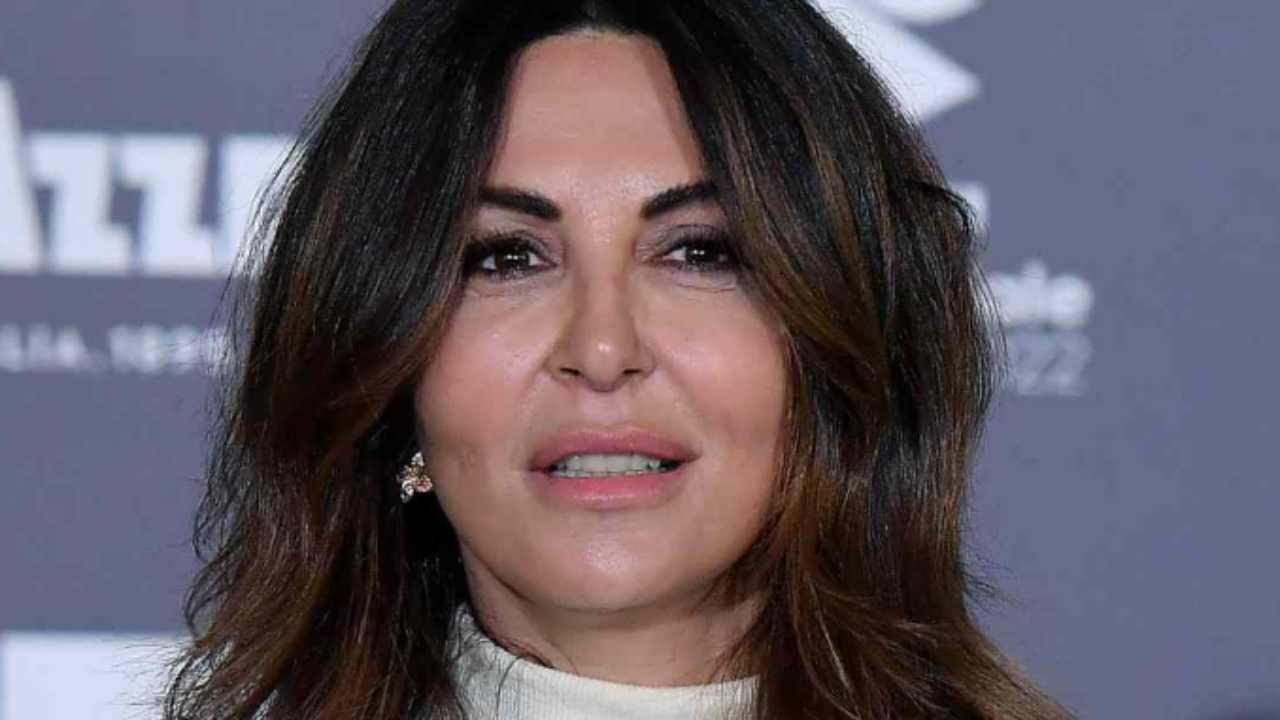 “Pregate per lui e per me”: l’annuncio di Sabrina Ferilli lascia senza parole