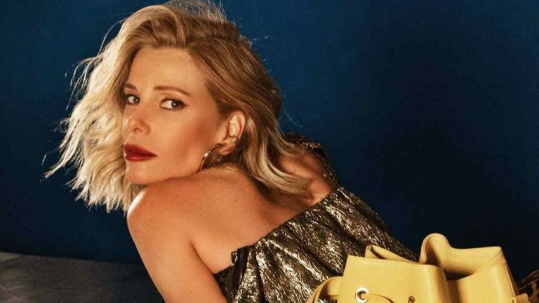 Alessia Marcuzzi, bagno in topless a mezzanotte | Non c’è niente di più eccitante