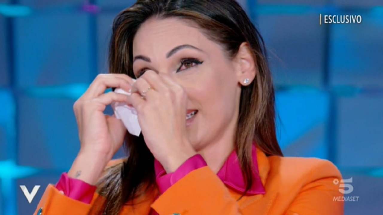 Anna Tatangelo, grande paura per la cantante | Il terribile racconto sull’accaduto