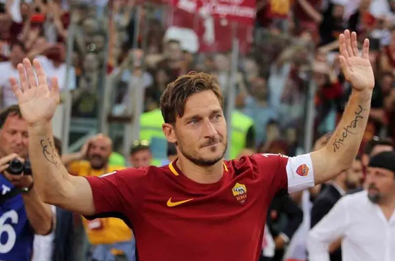 Bomba Francesco Totti: Arriva su Rai 1 insieme a Ilary Blasi, un programma insieme dopo il divorzio, Fan in delirio