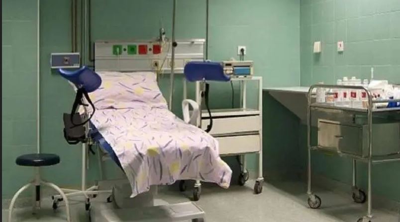 Orrore al Parto: dopo il travaglio partorisce ma non è un bambino. Medici sotto choc, la foto diventa virale