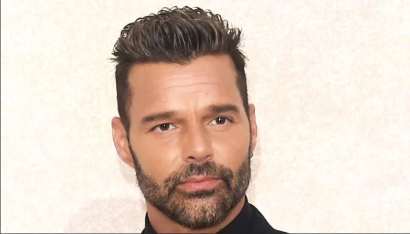 Ricky Martin nella bufera: accusato dal nipotino di rapporti incestuosi. “Ecco cosa mi faceva”. Indaga la polizia