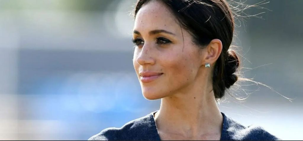 Meghan Markle, confessione choc: “Mi ha tradito con un famosissimo, la relazione è finita”. Harry distrutto