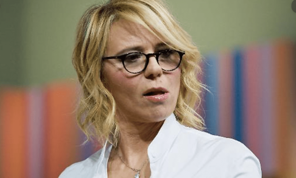 Maria de Filippi tradita: la sua pupilla la lascia e passa in Rai. La vedremo in Che Dio ci Aiuti