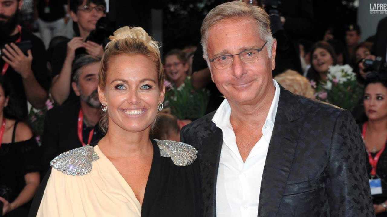 Sonia Bruganelli e Paolo Bonolis, la presunta crisi passa anche dai tweet di lei: “L’amore non è mai facile…”