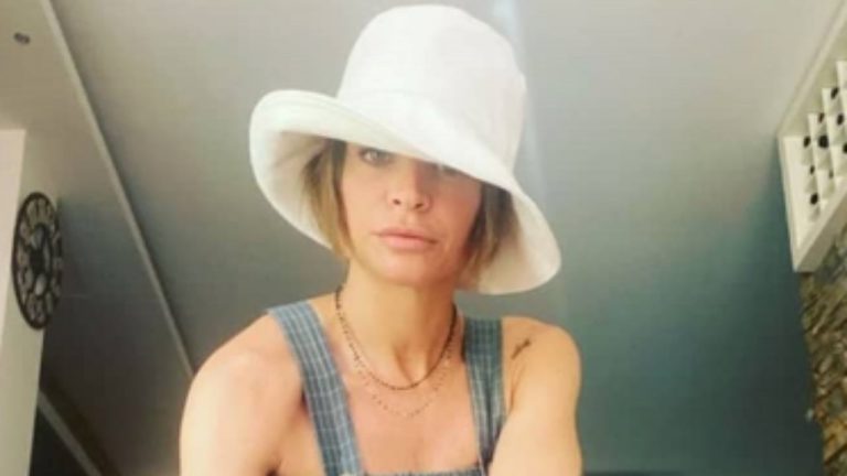 Alessandra Amoroso, l’indiscrezione fa il giro del web: “Sta con un noto collega”, lei interviene