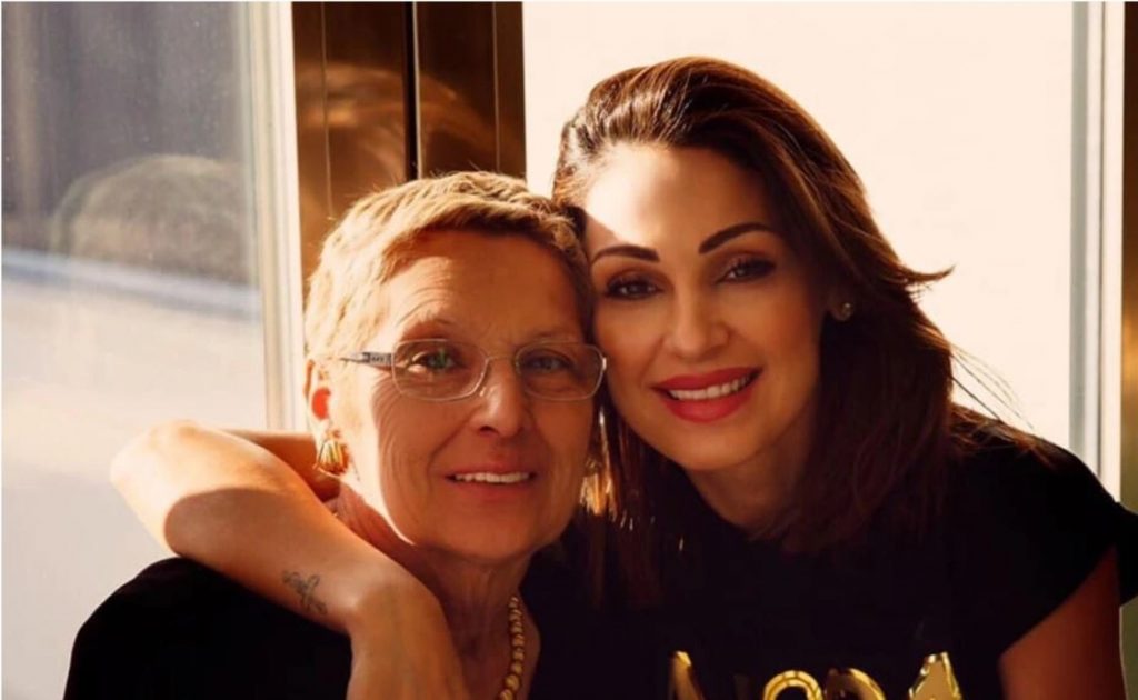 Gravissimo lutto per Anna Tatangelo, morta la madre Palmira