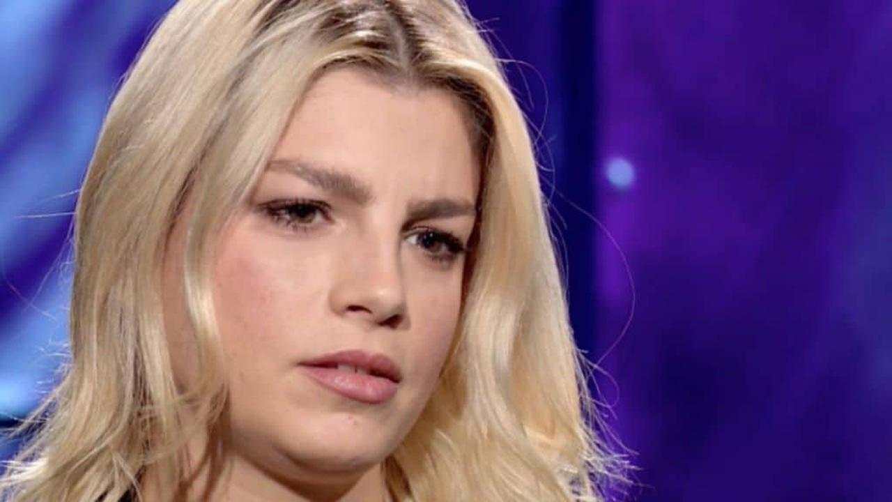 Emma Marrone col pancione: bebè in arrivo? “Ricorrerei a tutti gli espedienti”. La foto lascia a bocca aperta