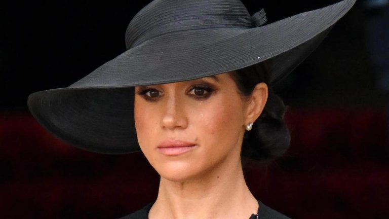 Meghan Markle esce allo scoperto: il commento sulla regina Elisabetta lascia tutti senza parole