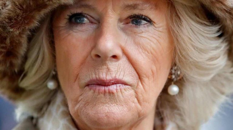 Re Carlo III rimuove a Camilla il titolo di Regina consorte |La notizia da Londra che potrebbe cambiare tutto