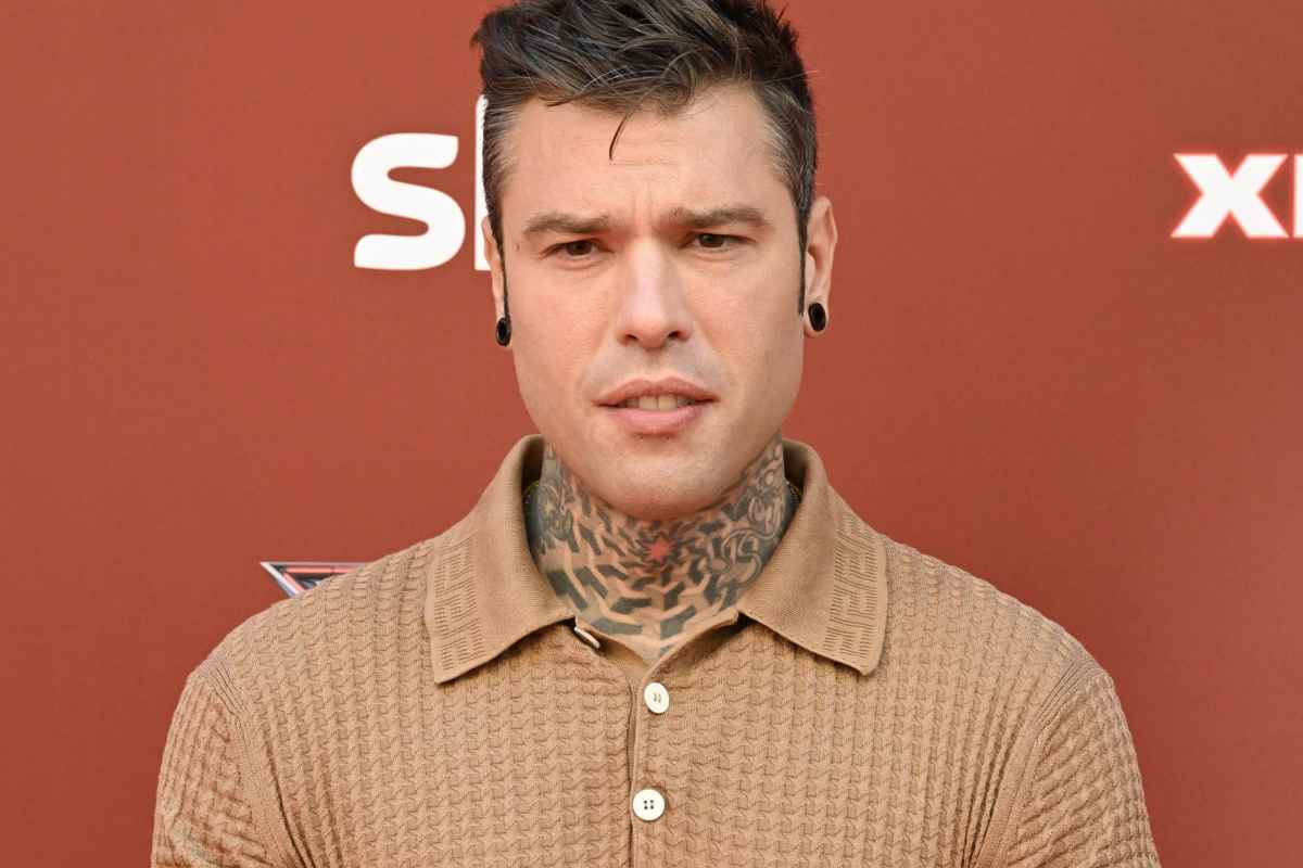 Fedez, dolori allo stomaco per il cantante: la triste confessione subito dopo il Natale