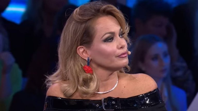 Passo falso per Sonia Bruganelli, accuse prima della diretta: “Anche con lei”