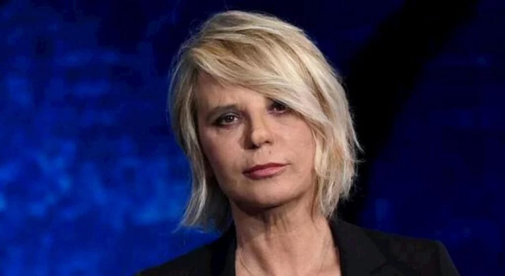 Maria De Filippi “vorrebbe smettere ma non riesce” è vietato persino in certi luoghi