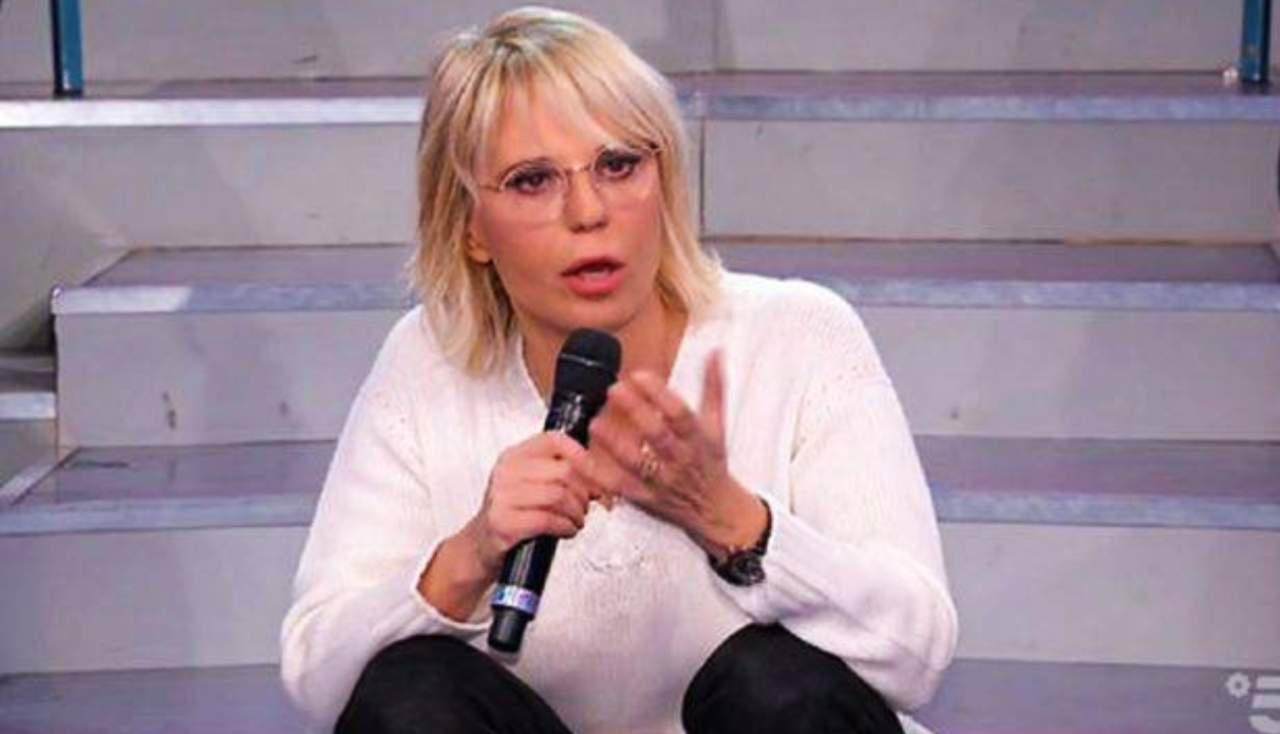 Addio al volto noto di Uomini e Donne: la De Filippi perde un protagonista del programma