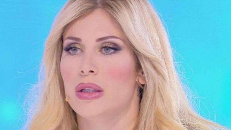 Corsa conto il tempo: Paola Caruso in ospedale, “Colpita da una disgrazia” – FOTO