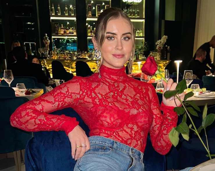 Valentina Ferragni, cosa spunta fuori dalla borsetta? Tutti di stucco