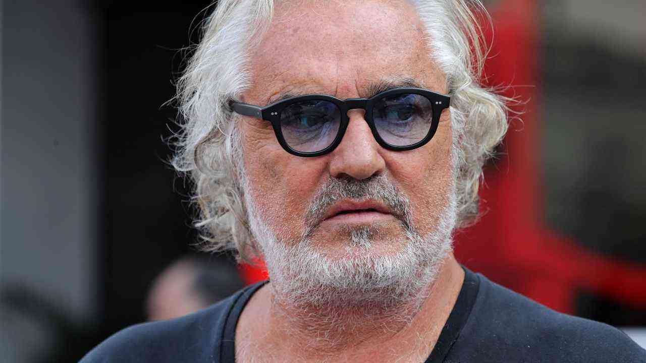 Flavio Briatore, codice rosso: arrivano i soccorsi | Il patrimonio gli costa la salute