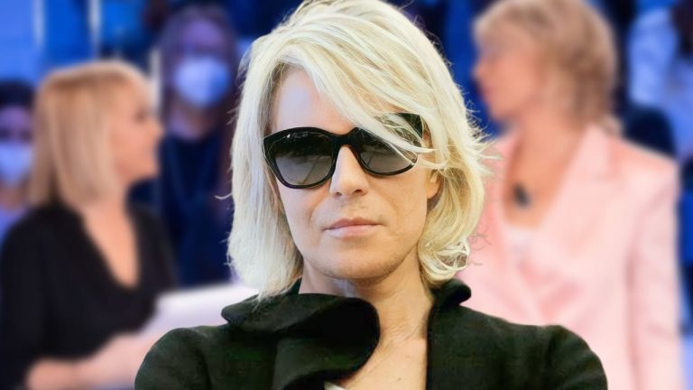 “Molto provata e magra”, Maria De Filippi esce in pubblico: lo scatto preoccupa