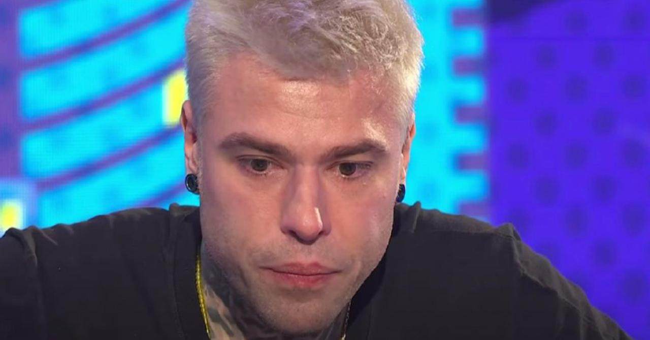 Fedez sta male, conati di vomito davanti a tutti | Non è riuscito a vincere la sfida