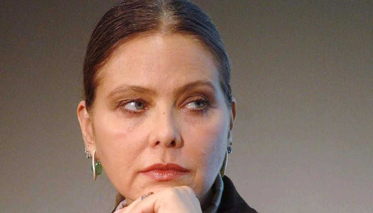 Ornella Muti: trauma per la figlia Naike “Non sapevo fosse mio padre” | CLAMOROSO