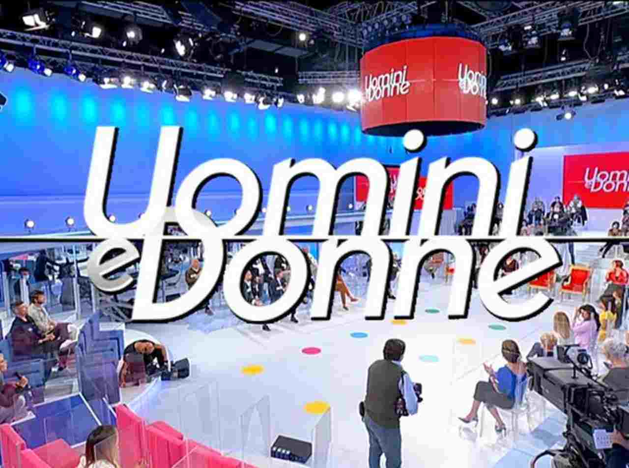 Uomini e Donne sospeso ufficialmente: comunicato ufficiale Mediaset