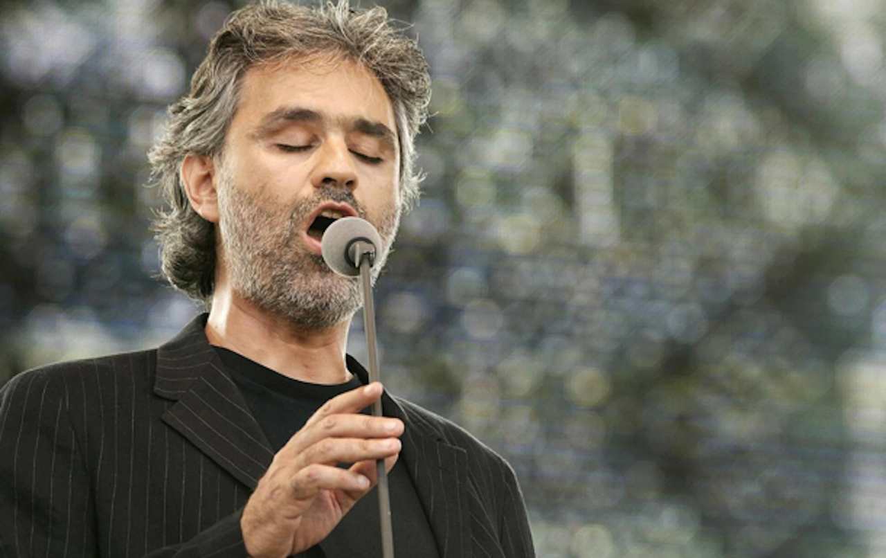 Andrea Bocelli, il ricovero immediato: trasportato d’urgenza in elicottero al primo ospedale | Ecco cos’è successo