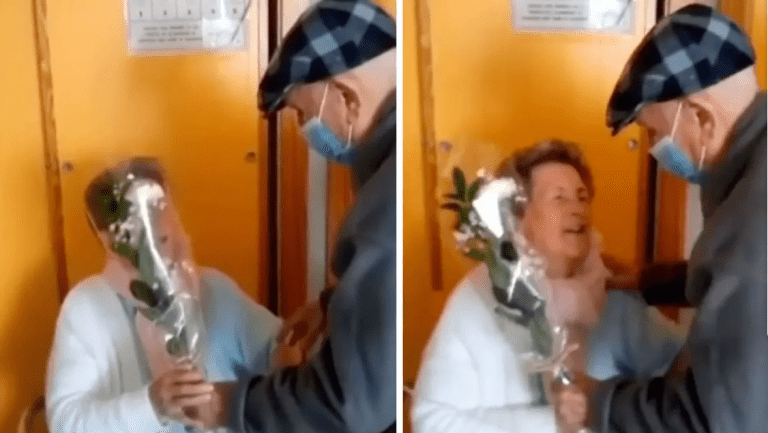 Un anziano : A 102 anni porta un mazzo di fiori alla moglie in ospedale: il video commuove il web