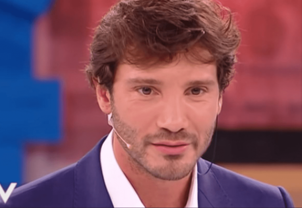 Stefano De Martino senza parole, lei ha una relazione con l’attore di Mare Fuori: ecco le prove