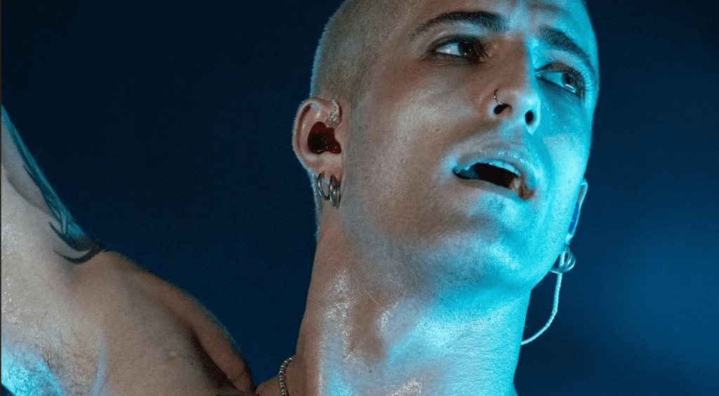 Damiano dei Maneskin sputa sul palco al concerto di Roma: la spiegazione del cantante