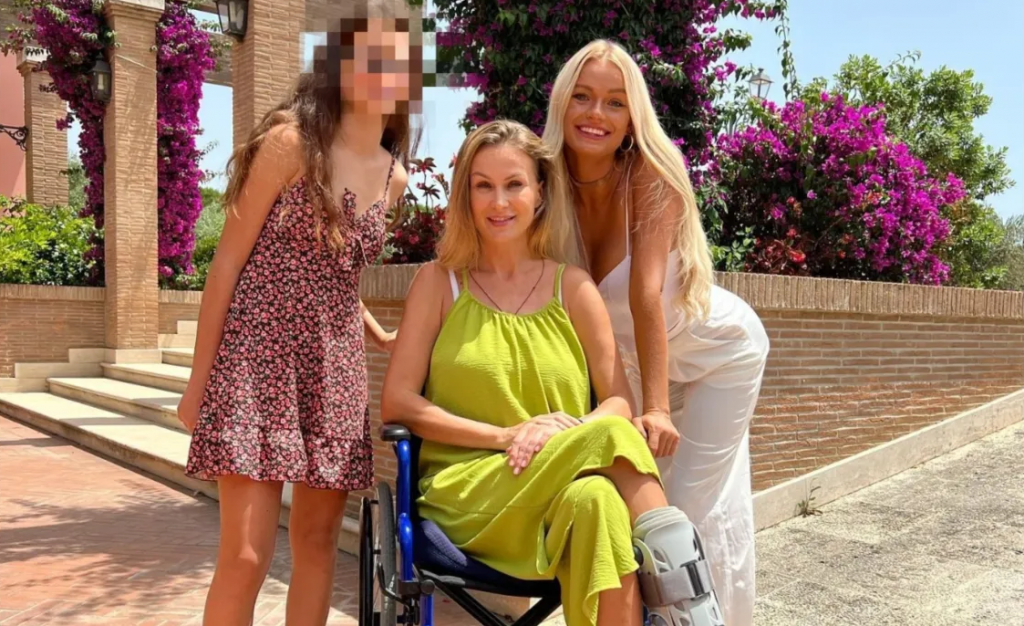 Grave lutto per Eva Henger: il dolore delle figlie Mercedesz e Jennifer