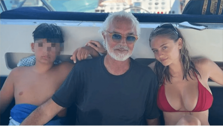 Flavio Briatore in vacanza con Nathan Falco e Leni, la figlia mai riconosciuta