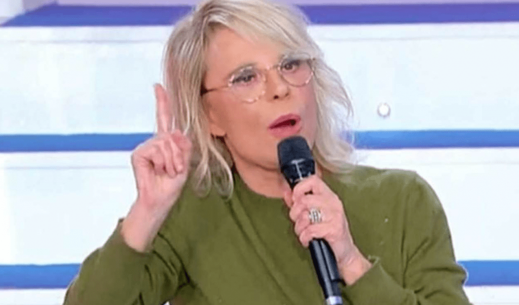 Maria De Filippi cambia tutto, UeD slitta: il motivo è assurdo | Fan increduli