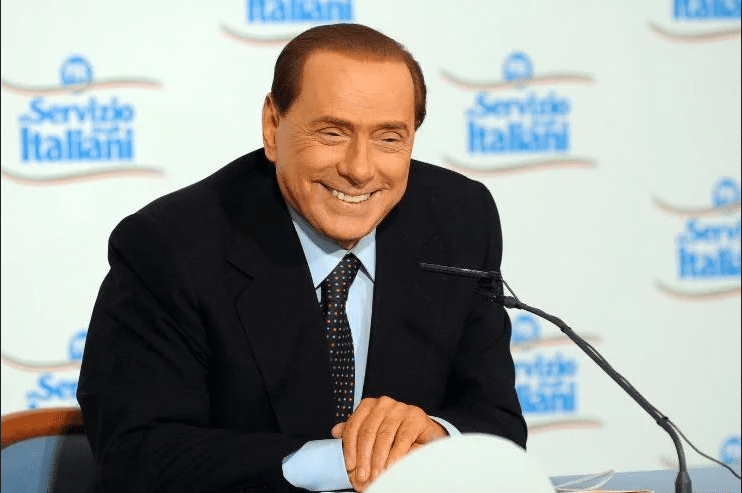 Testamento Silvio Berlusconi, ne spunta uno nuovo: “Documento colombiano stipulato il 21 settembre 2021”