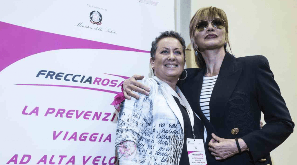 Carolyn Smith non riesce a trattenersi e vuota il sacco su Milly Carlucci: “Mi ha salvata”